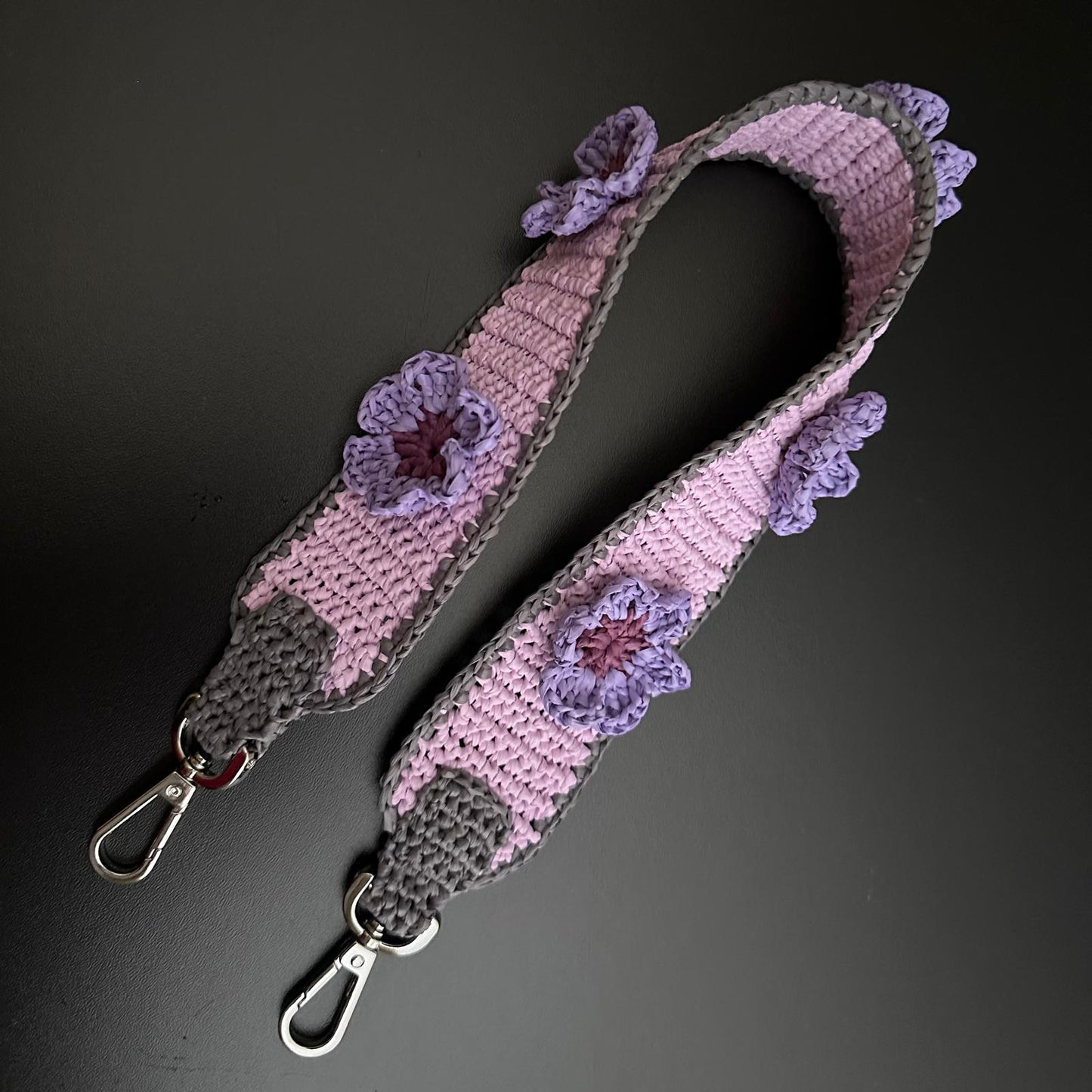 Raffia Flower Bag Strap (plum/lavender)